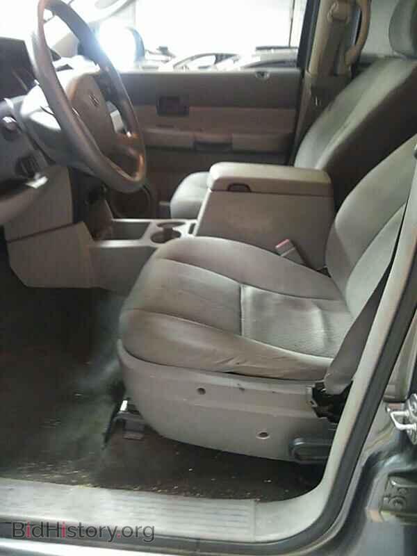 2008 Dodge Durango - VIN: 1D8HD38K08F100317 - Photo 3