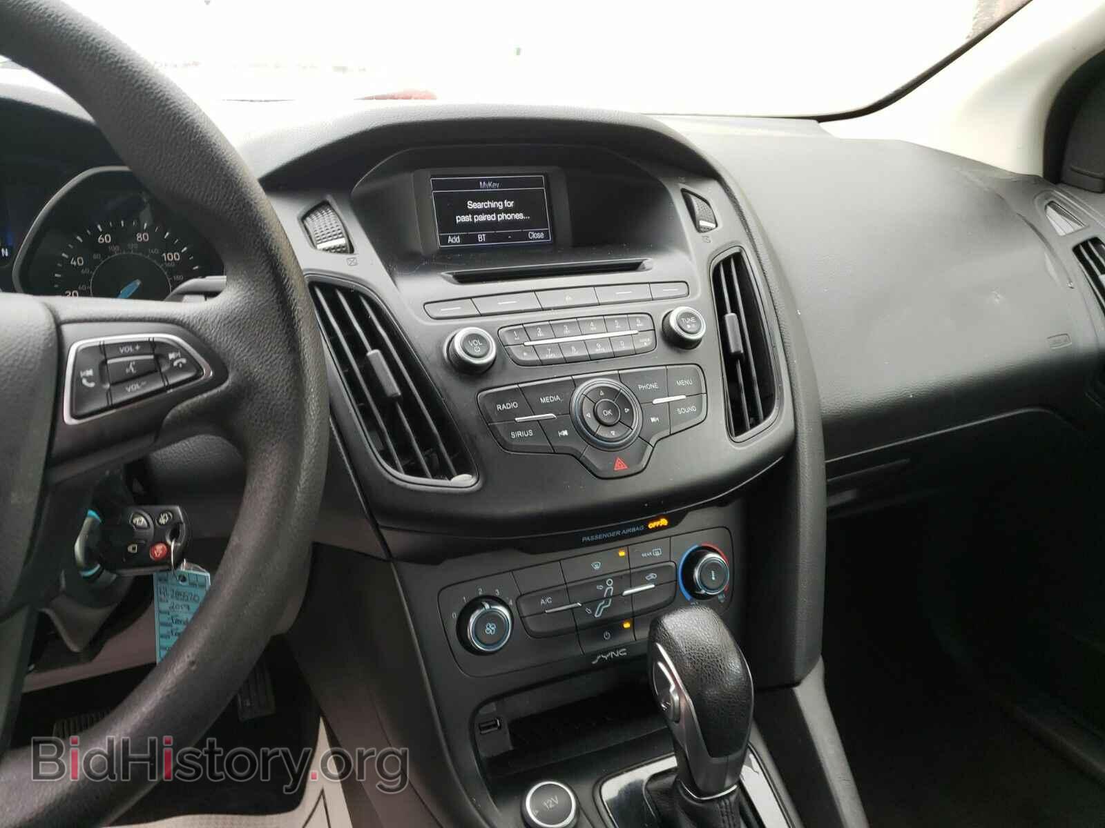 2017 Ford Focus - VIN: 1FADP3F22HL285520 - Фото 4