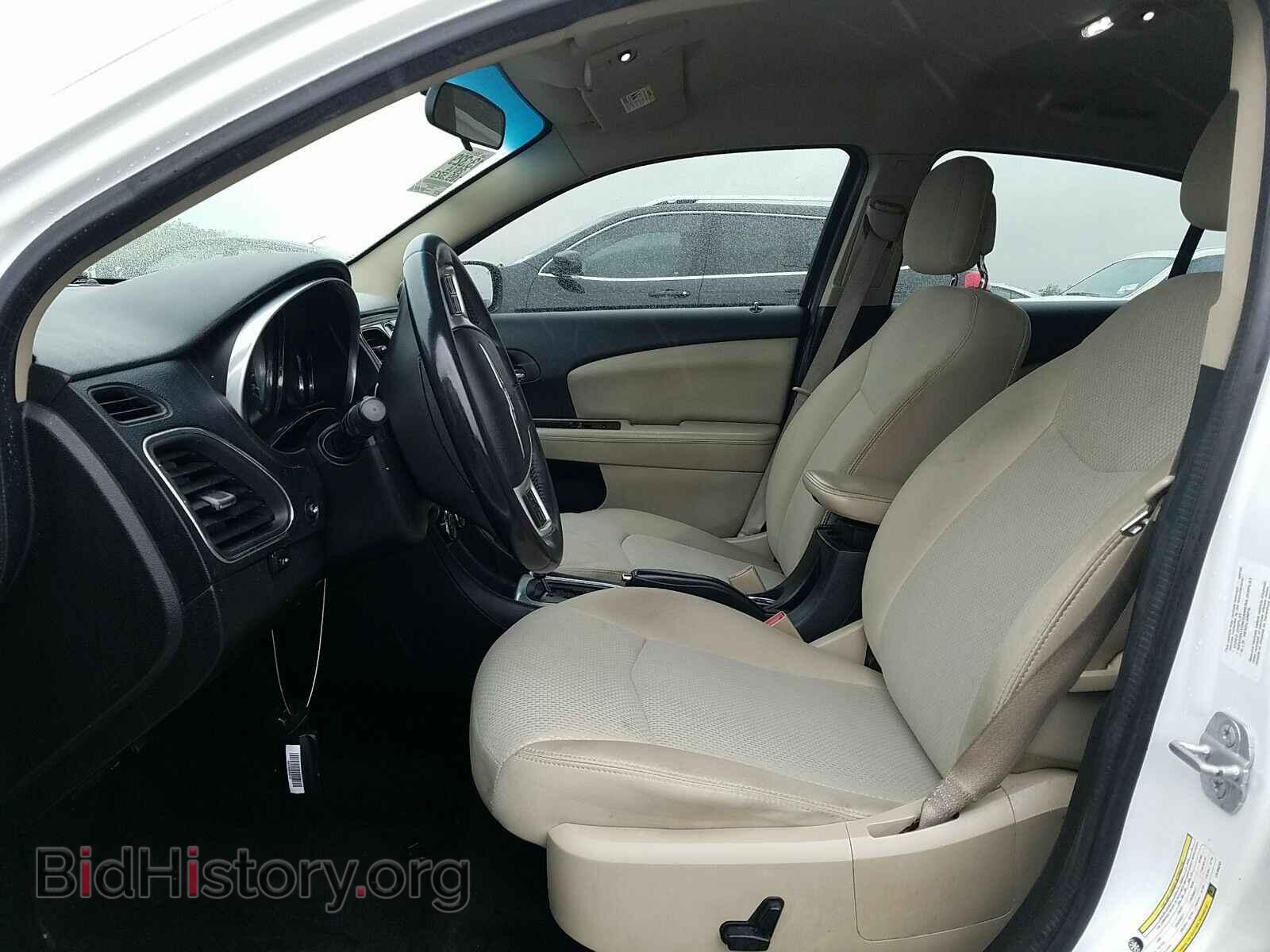 2014 Chrysler 200 - VIN: 1C3CCBBB2EN186265 - Фото 3
