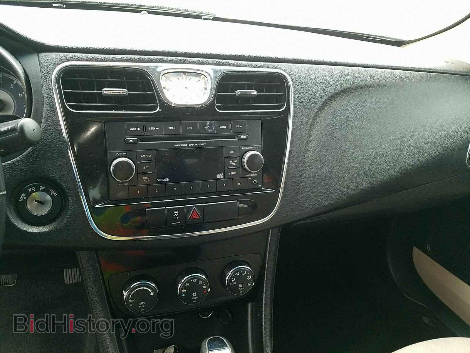 2014 Chrysler 200 - VIN: 1C3CCBBB2EN186265 - Фото 4