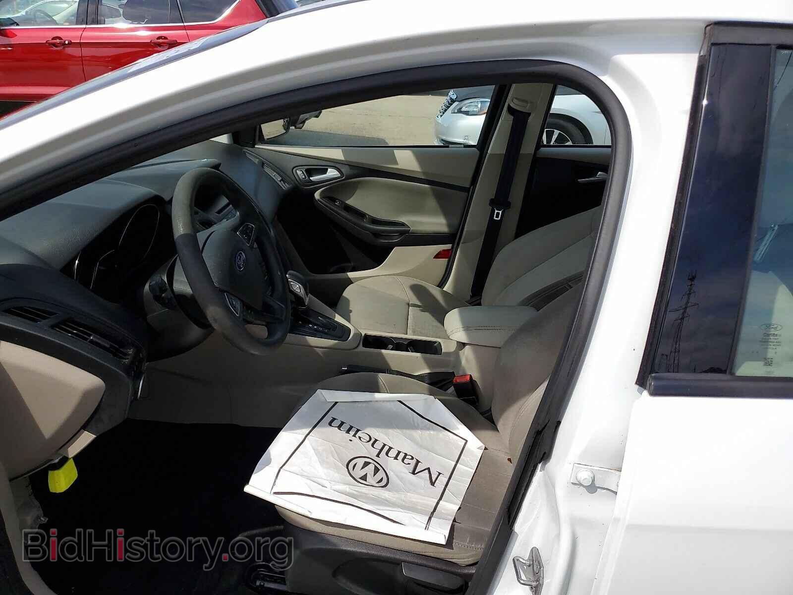 2017 Ford Focus - VIN: 1FADP3F28HL204553 - Фото 3