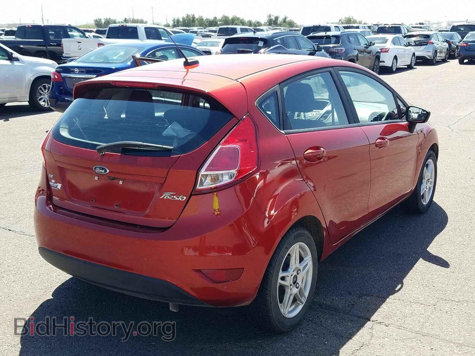 2018 Ford Fiesta - VIN: 3FADP4EJ4JM104792 - Фото 2