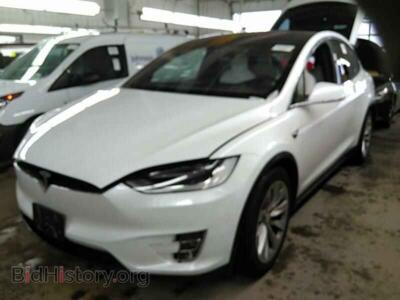 2017 Tesla MODEL X 75d AWD, белый — VIN 5YJXCBE22HF035180