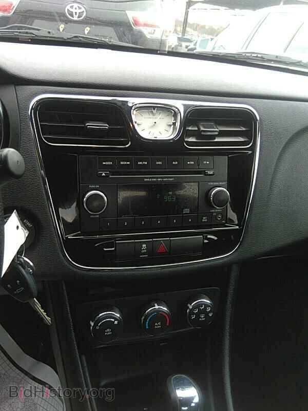 2012 Chrysler 200 - VIN: 1C3CCBAB5CN191071 - Фото 4
