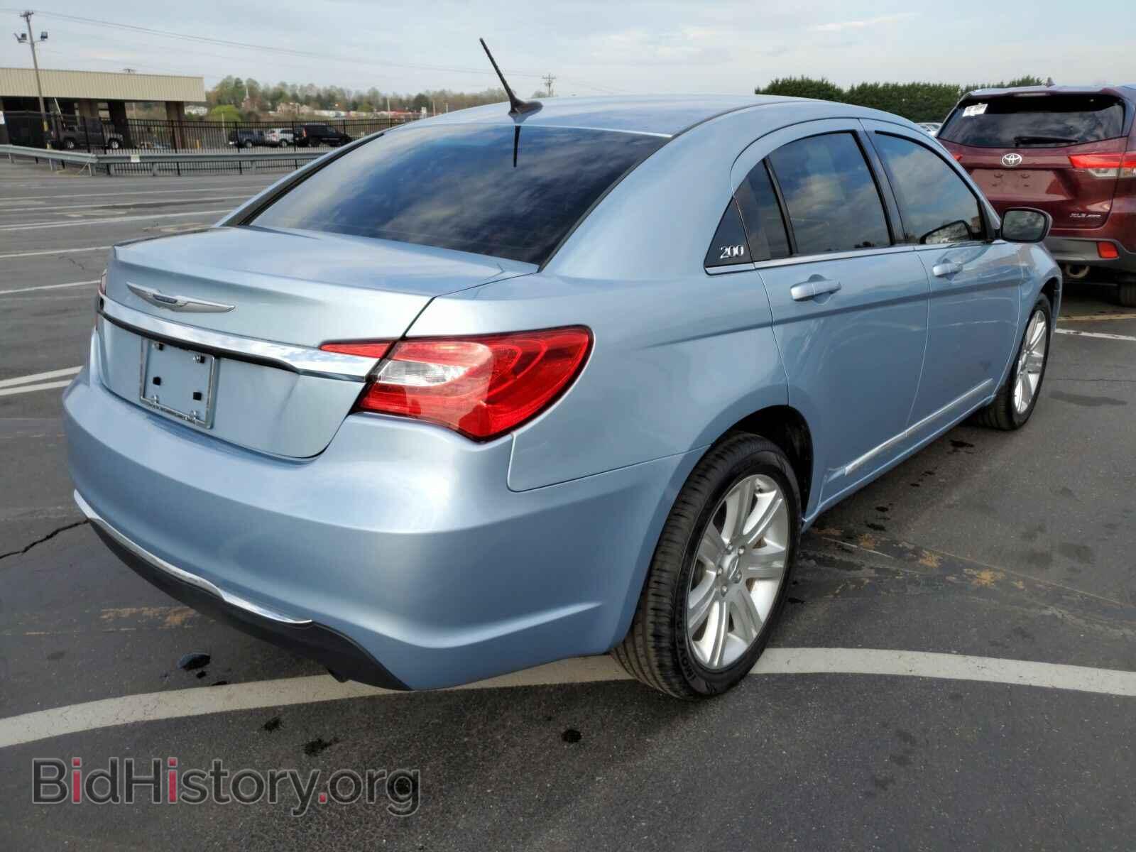 2013 Chrysler 200 - VIN: 1C3CCBBB6DN525382 - Фото 2