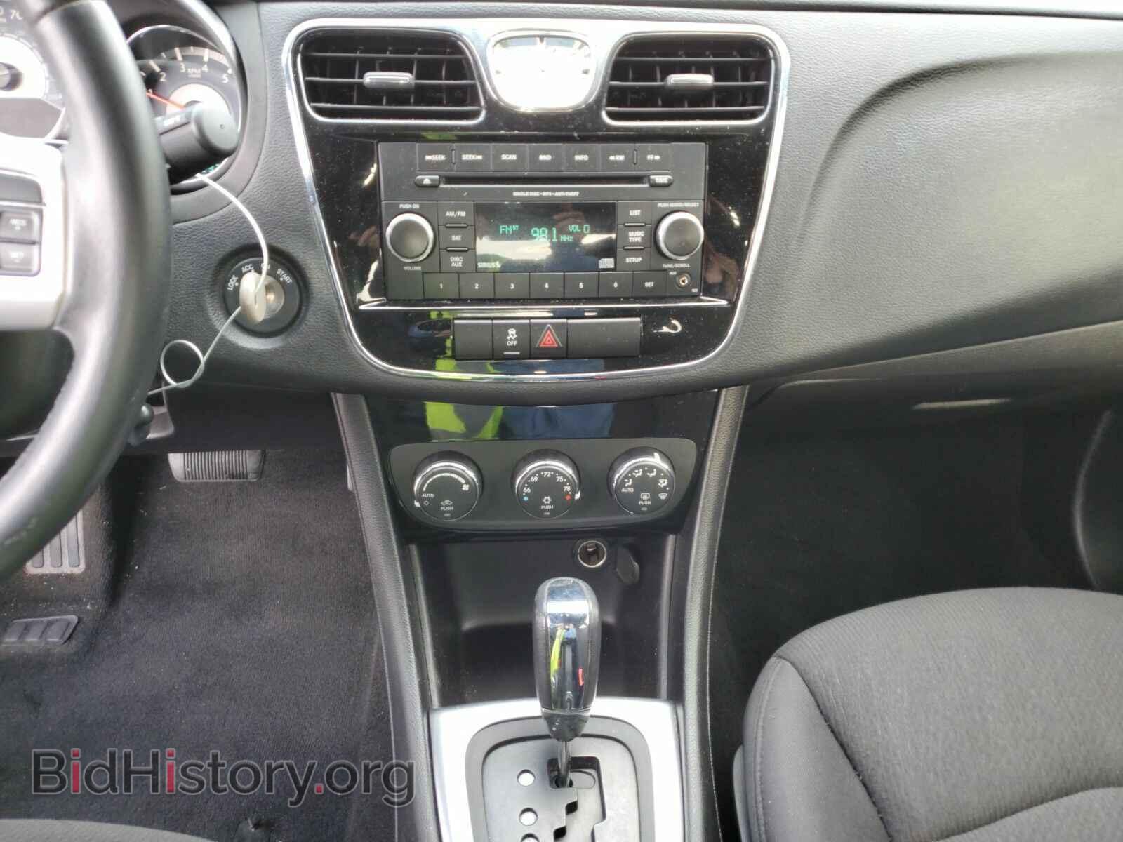 2013 Chrysler 200 - VIN: 1C3CCBBB6DN525382 - Фото 4