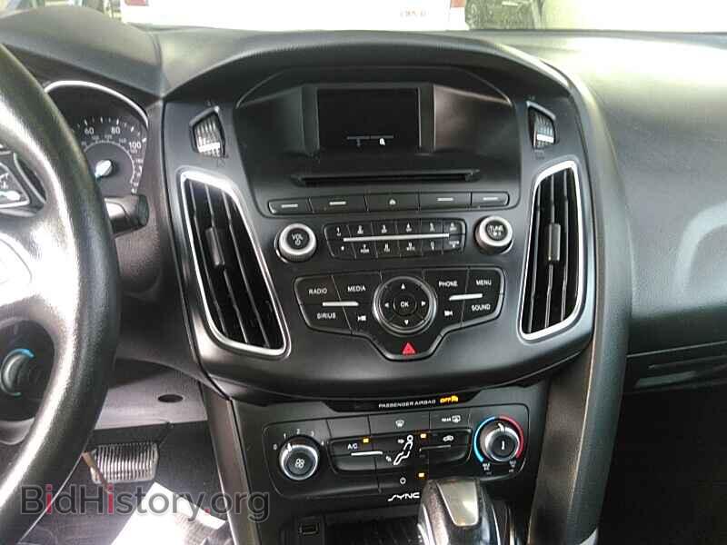 2016 Ford Focus - VIN: 1FADP3F28GL200999 - Photo 4