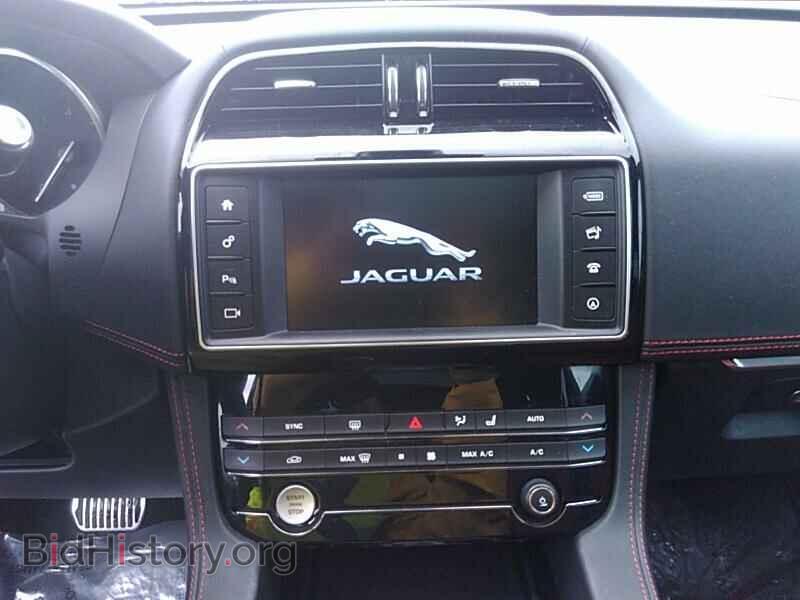 2017 Jaguar F-PACE - VIN: SADCL2BV8HA493963 - Фото 4