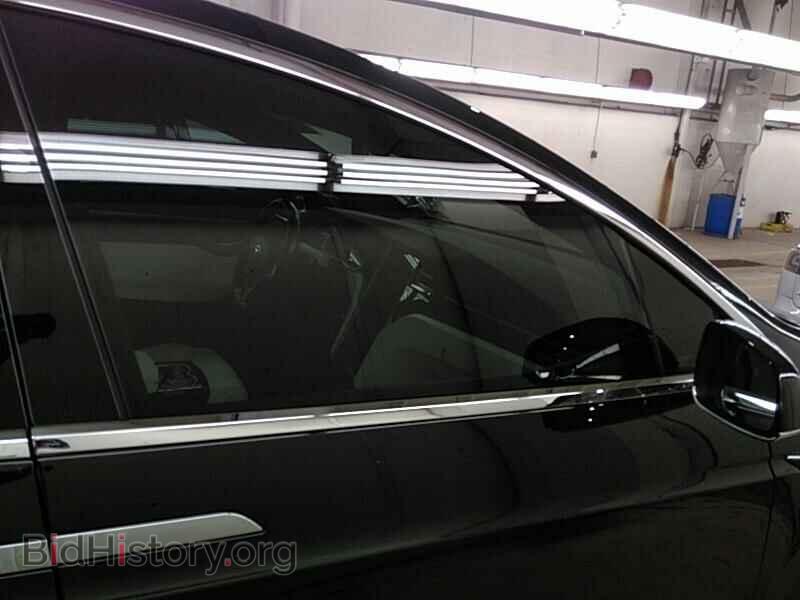 2017 Tesla Model X - VIN: 5YJXCDE2XHF038422 - Photo 8