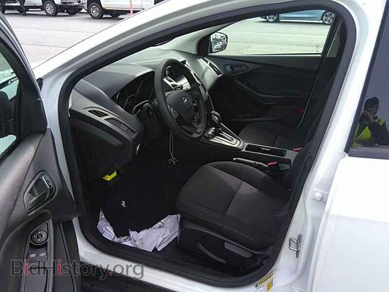 2018 Ford Focus - VIN: 1FADP3E28JL201384 - Фото 3