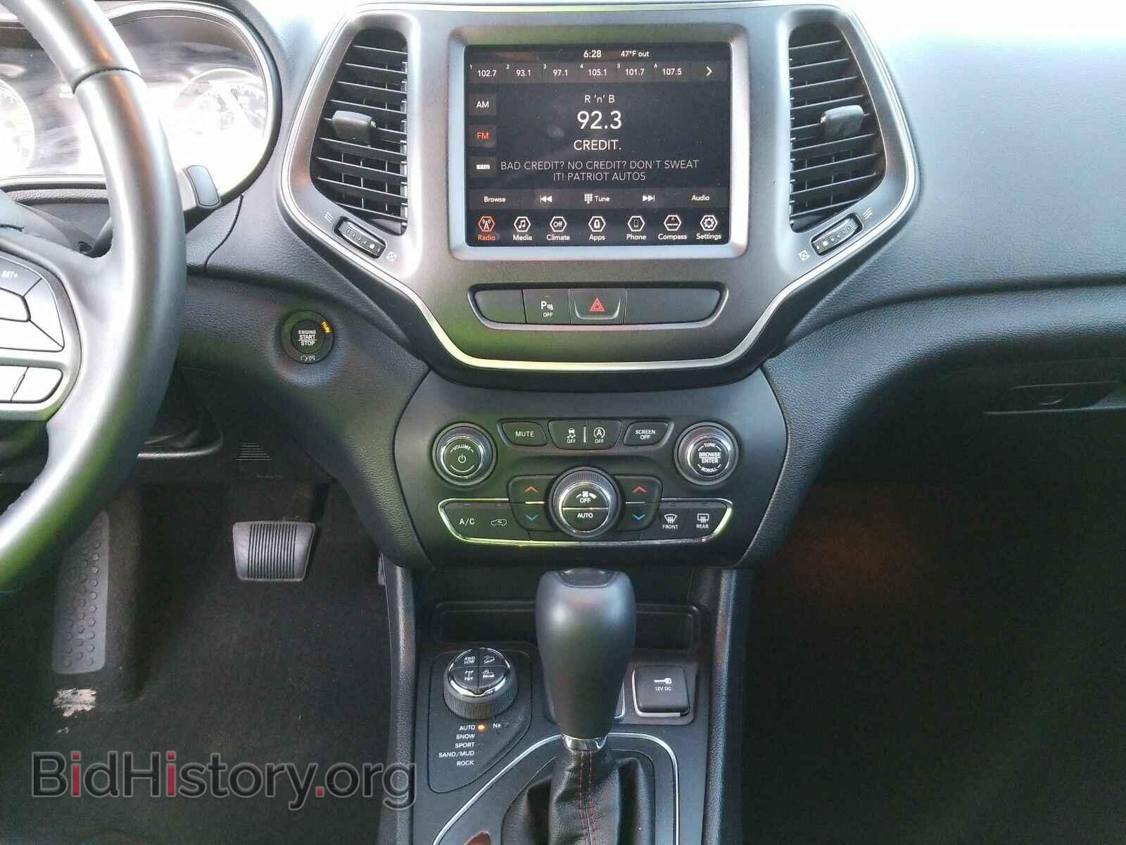 2019 Jeep Cherokee - VIN: 1C4PJMBX5KD298697 - Фото 4