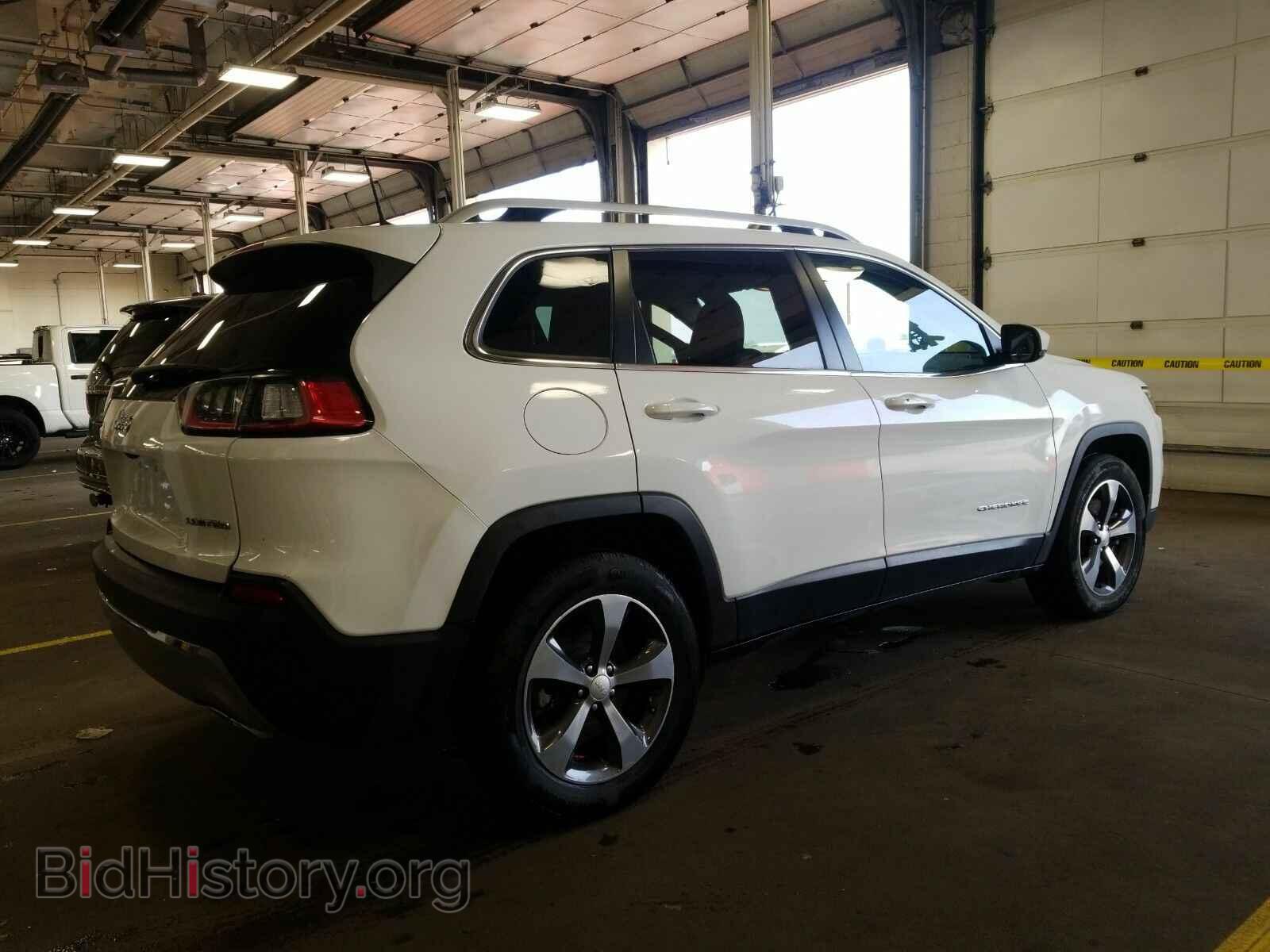 2019 Jeep Cherokee - VIN: 1C4PJMDXXKD166323 - Фото 2