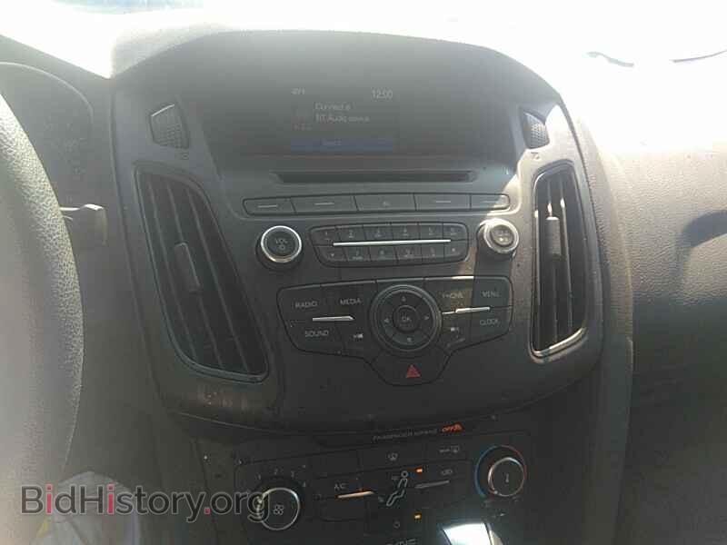 2016 Ford Focus - VIN: 1FADP3F26GL387451 - Photo 4