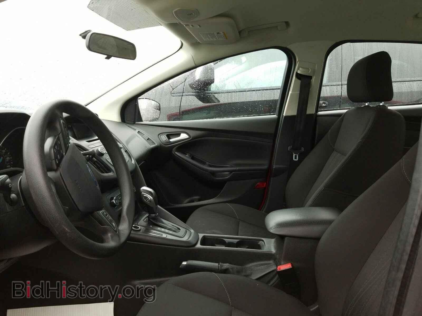 2016 Ford Focus - VIN: 1FADP3F27GL370951 - Photo 3