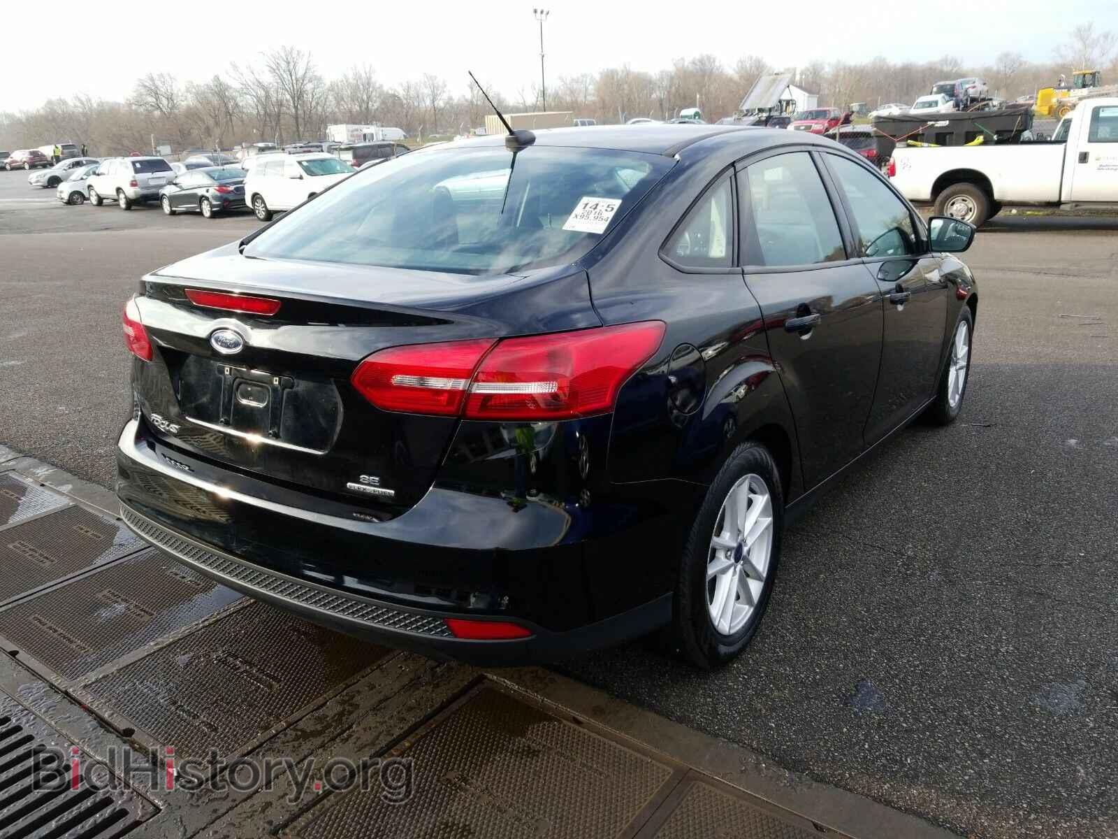 2016 Ford Focus - VIN: 1FADP3F2XGL373570 - Фото 2