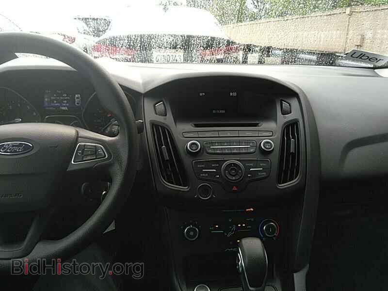 2017 Ford Focus - VIN: 1FADP3F28HL300344 - Фото 4