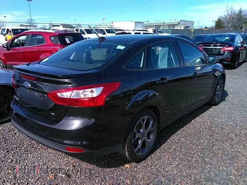 2013 Ford Focus - VIN: 1FADP3F23DL246462 - Фото 2