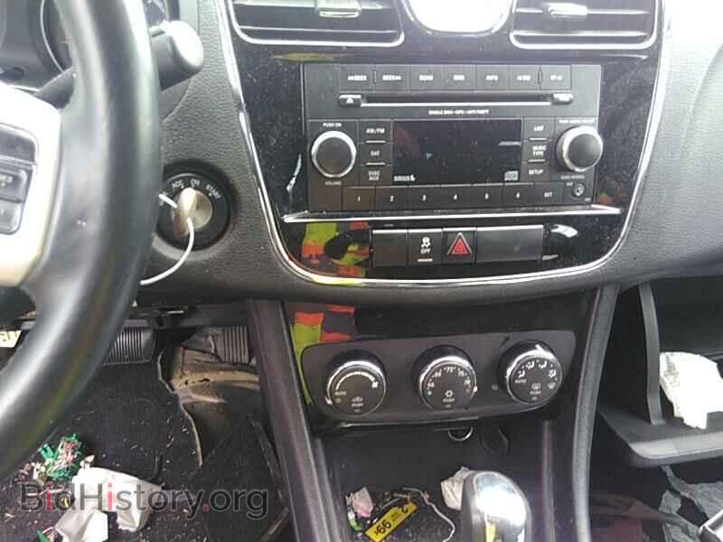2013 Chrysler 200 - VIN: 1C3CCBBB1DN606094 - Photo 4