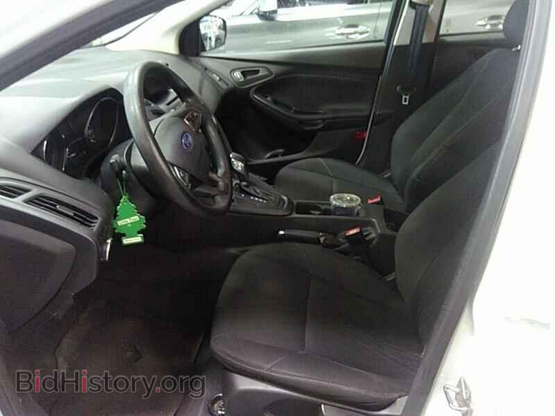 2016 Ford Focus - VIN: 1FADP3E22GL320749 - Photo 3