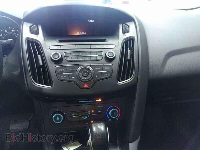 2016 Ford Focus - VIN: 1FADP3E22GL320749 - Photo 4