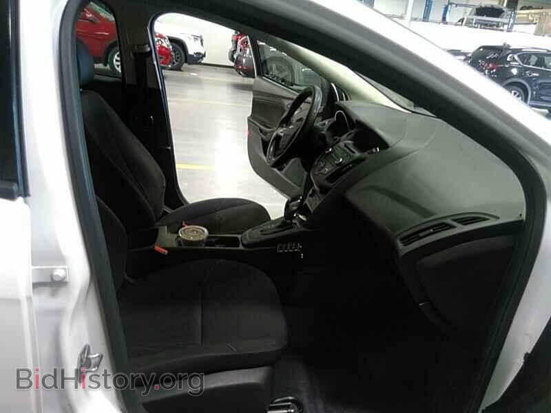 2016 Ford Focus - VIN: 1FADP3E22GL320749 - Photo 10