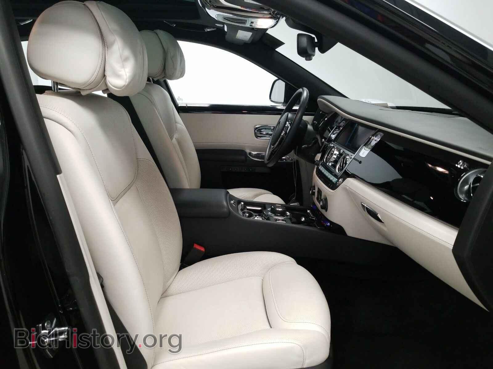 2017 Rolls-Royce Ghost - VIN: SCA664S57HUX54145 - Photo 8