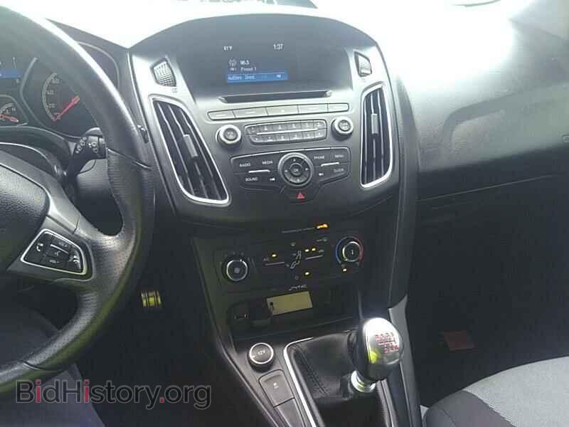 2016 Ford Focus - VIN: 1FADP3L90GL234372 - Photo 4