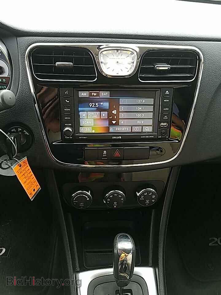 2014 Chrysler 200 - VIN: 1C3CCBBB2EN107628 - Photo 4