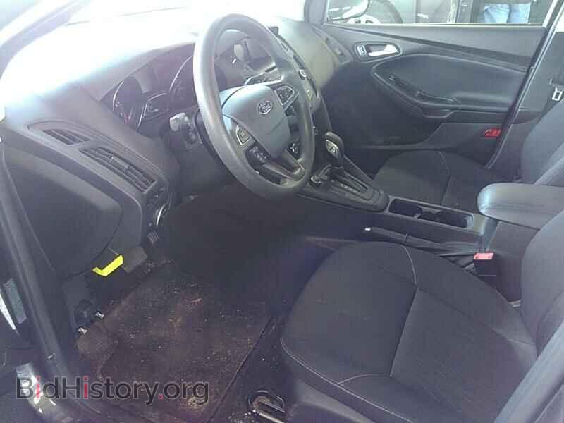 2017 Ford Focus - VIN: 1FADP3K25HL338233 - Photo 3