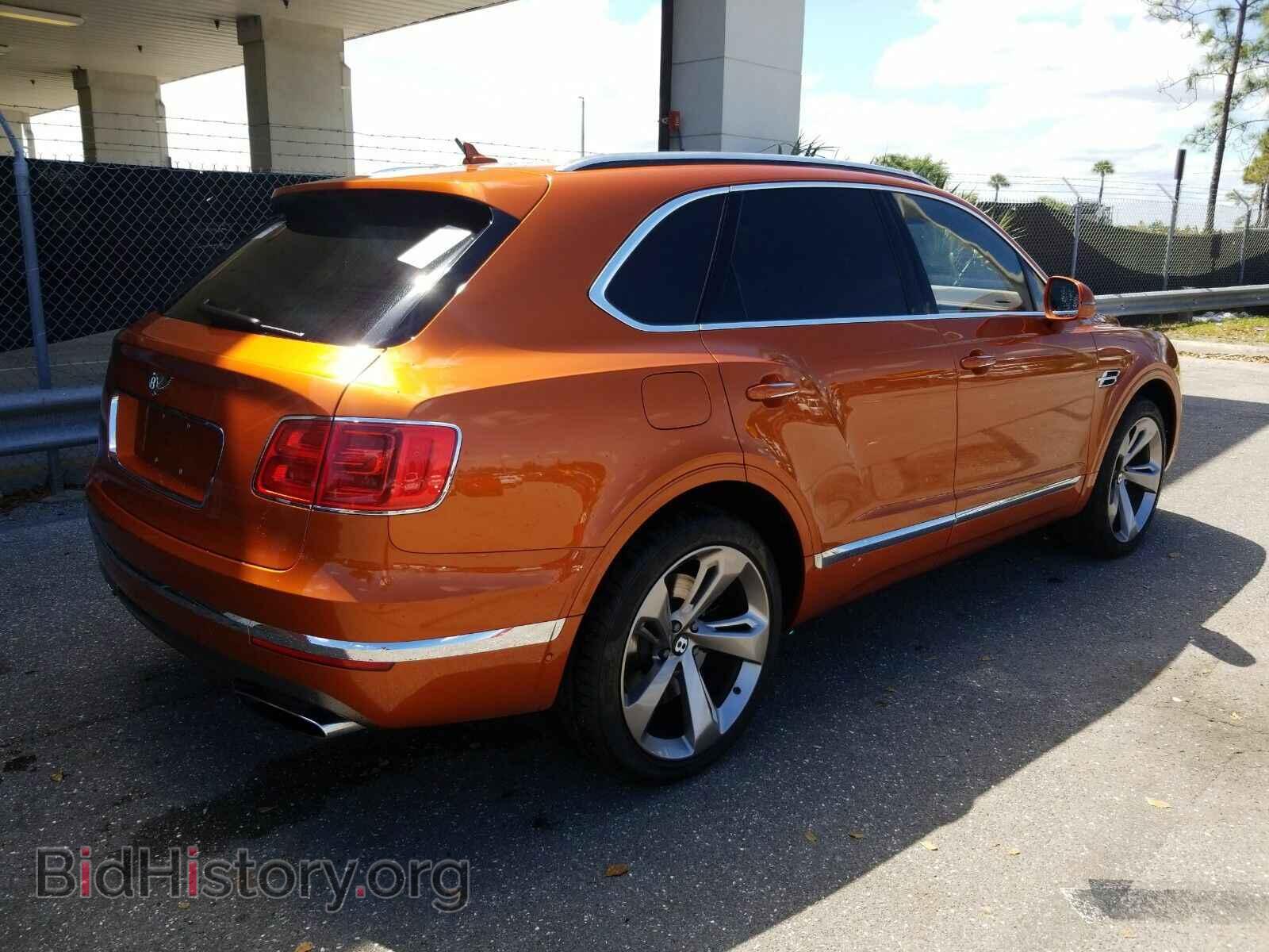 2017 Bentley Bentayga - VIN: SJAAC2ZV2HC014385 - Фото 2