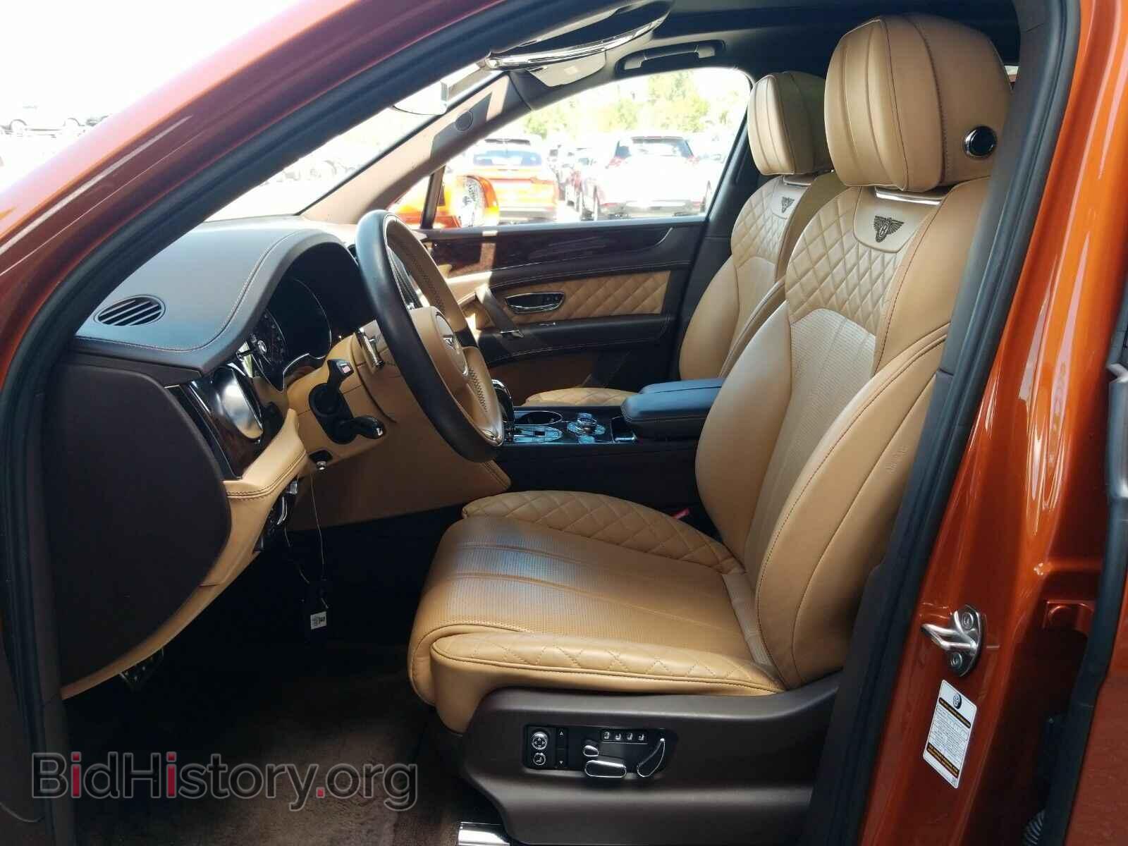 2017 Bentley Bentayga - VIN: SJAAC2ZV2HC014385 - Фото 3