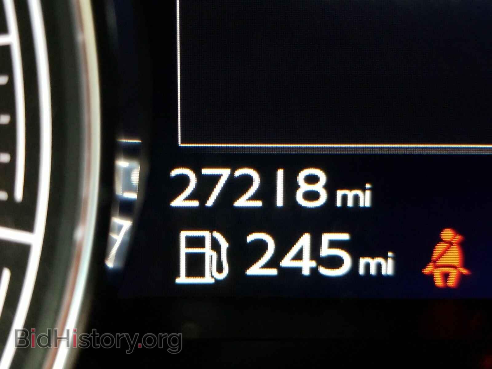 2017 Bentley Bentayga - VIN: SJAAC2ZV2HC014385 - Фото 5