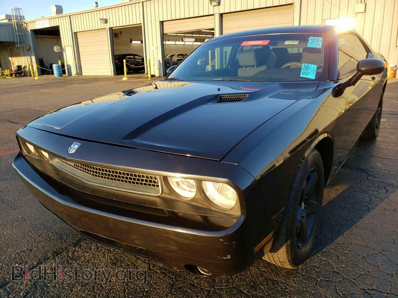 Photo 2B3CJ4DV2AH184122 - Dodge Challenger 2010