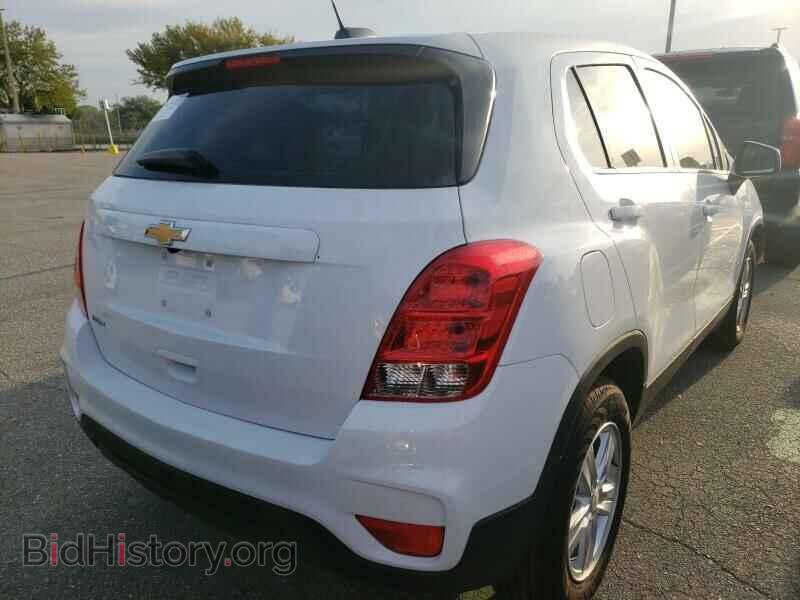 2019 Chevrolet Trax - VIN: 3GNCJKSB3KL212618 - Фото 2