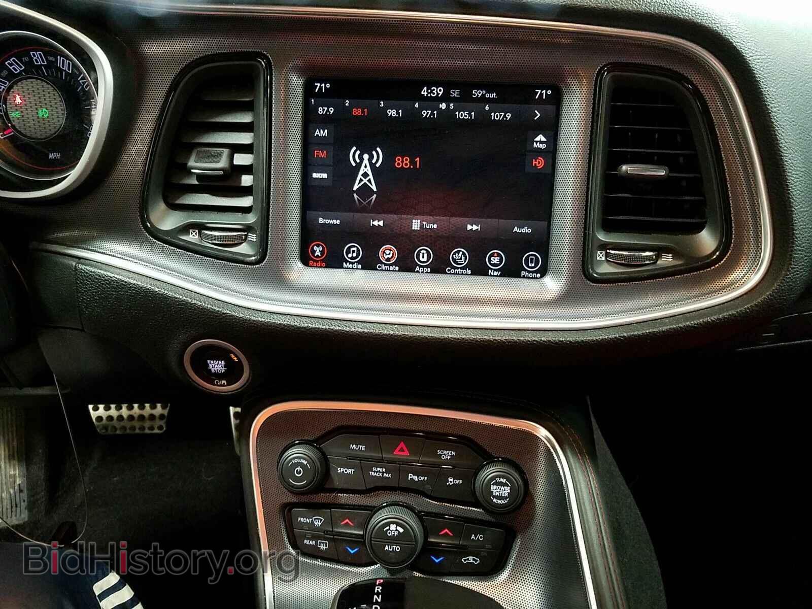 2017 Dodge Challenger - VIN: 2C3CDZGG5HH608536 - Фото 4
