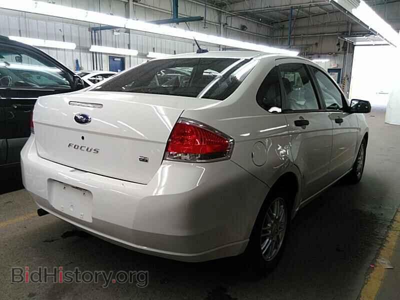 2009 Ford Focus - VIN: 1FAHP35N39W209267 - Фото 2