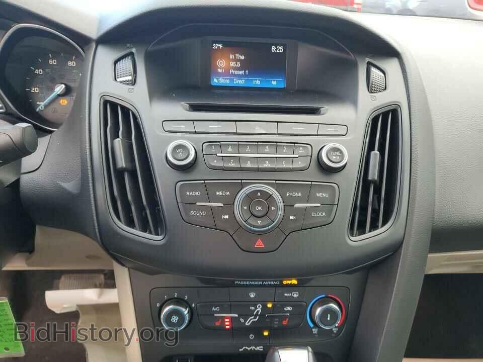 2016 Ford Focus - VIN: 1FADP3F28GL223134 - Photo 4