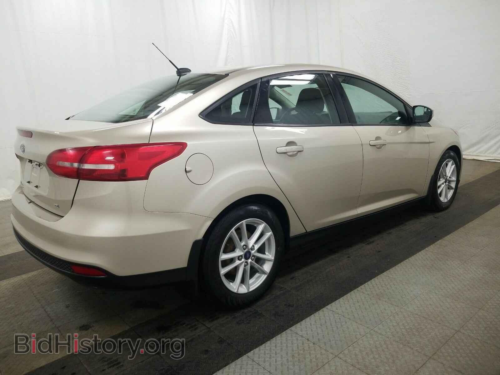 2017 Ford Focus - VIN: 1FADP3F27HL255719 - Фото 4