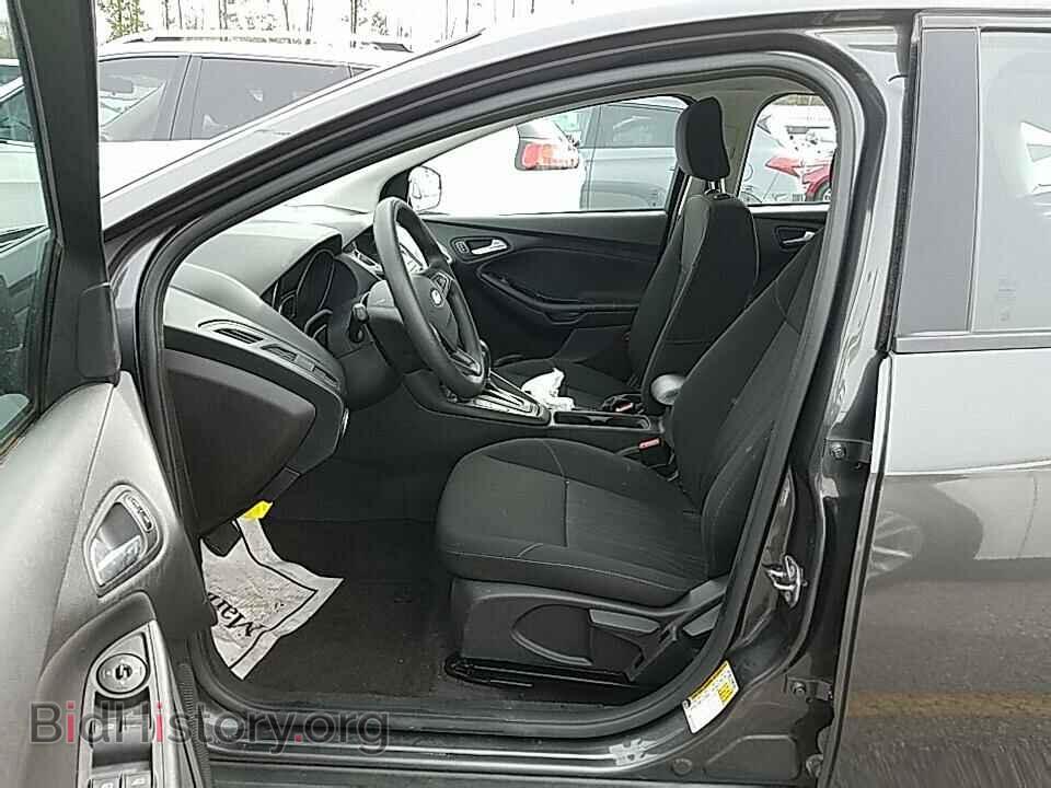 2018 Ford Focus - VIN: 1FADP3FE3JL274932 - Фото 3