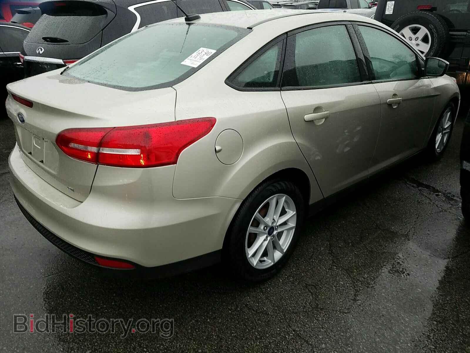2018 Ford Focus - VIN: 1FADP3F21JL229882 - Фото 2