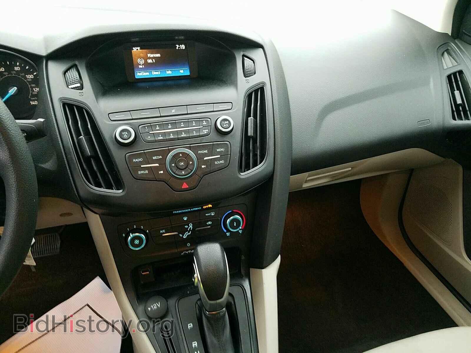 2018 Ford Focus - VIN: 1FADP3F21JL229882 - Фото 4