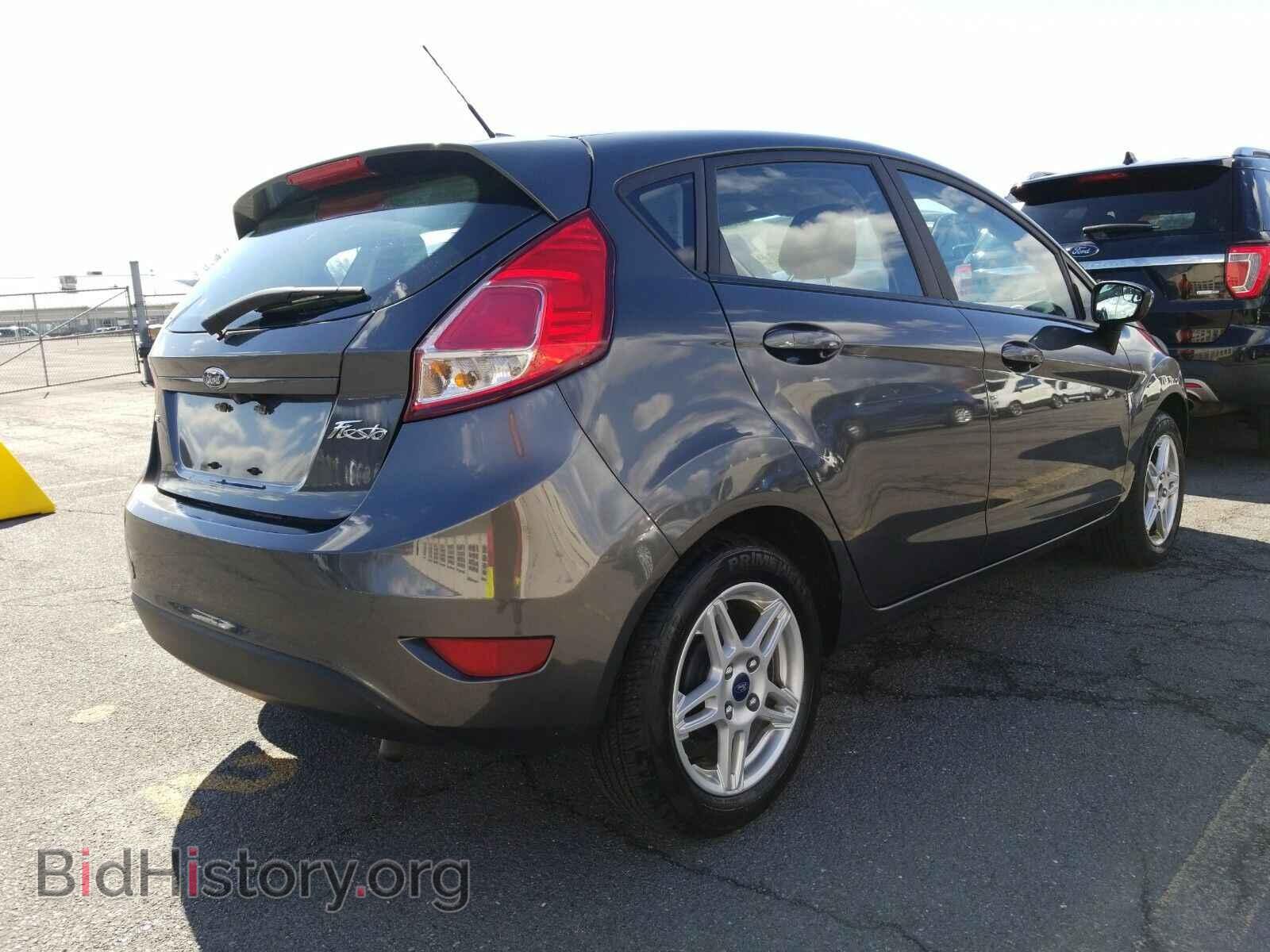 2018 Ford Fiesta - VIN: 3FADP4EJ1JM112574 - Фото 2