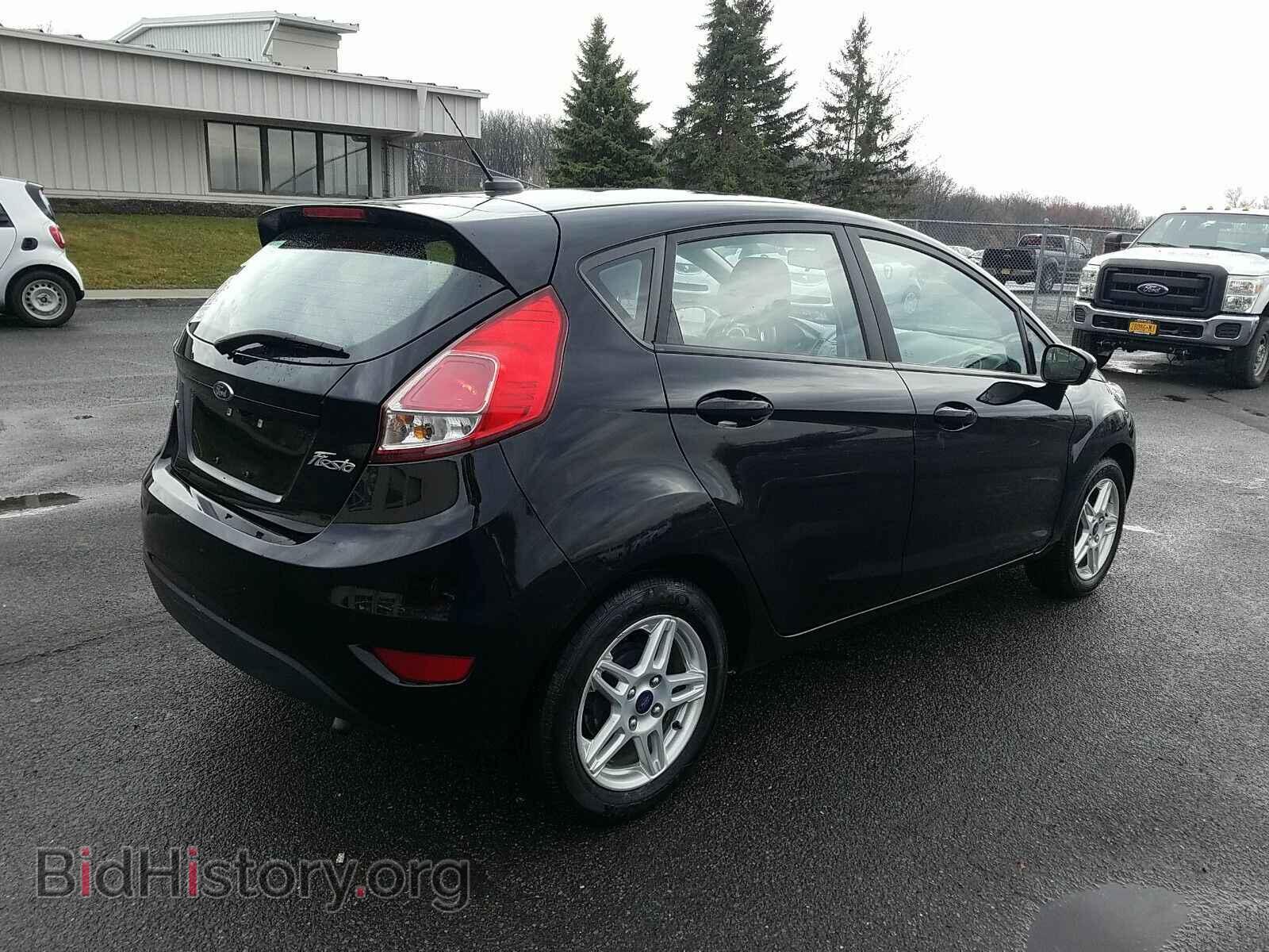 2018 Ford Fiesta - VIN: 3FADP4EJ7JM110490 - Фото 2