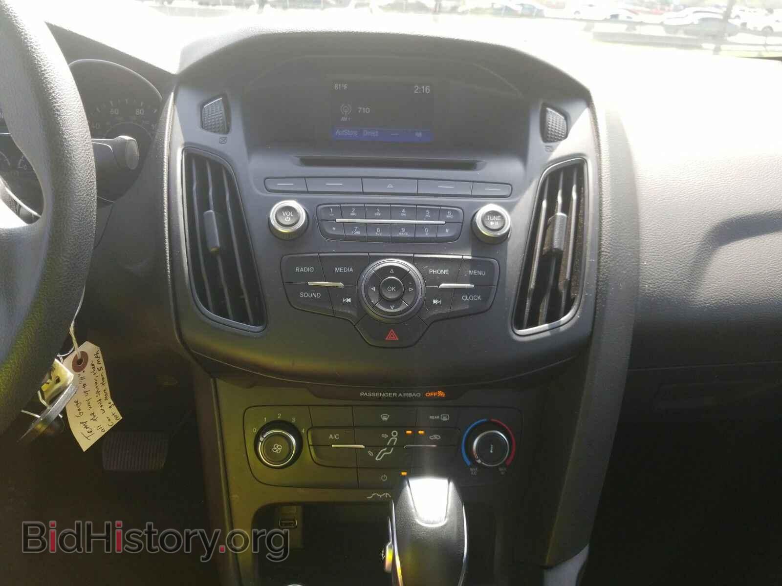 2016 Ford Focus - VIN: 1FADP3F29GL360583 - Photo 4