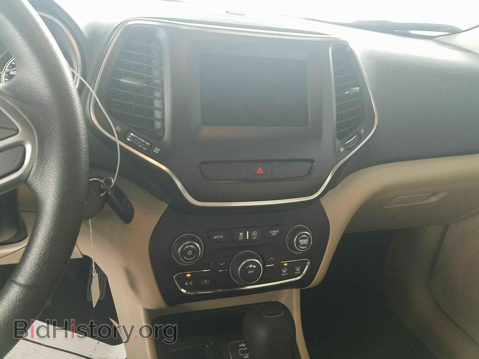 2019 Jeep Cherokee - VIN: 1C4PJLCB1KD348797 - Фото 4
