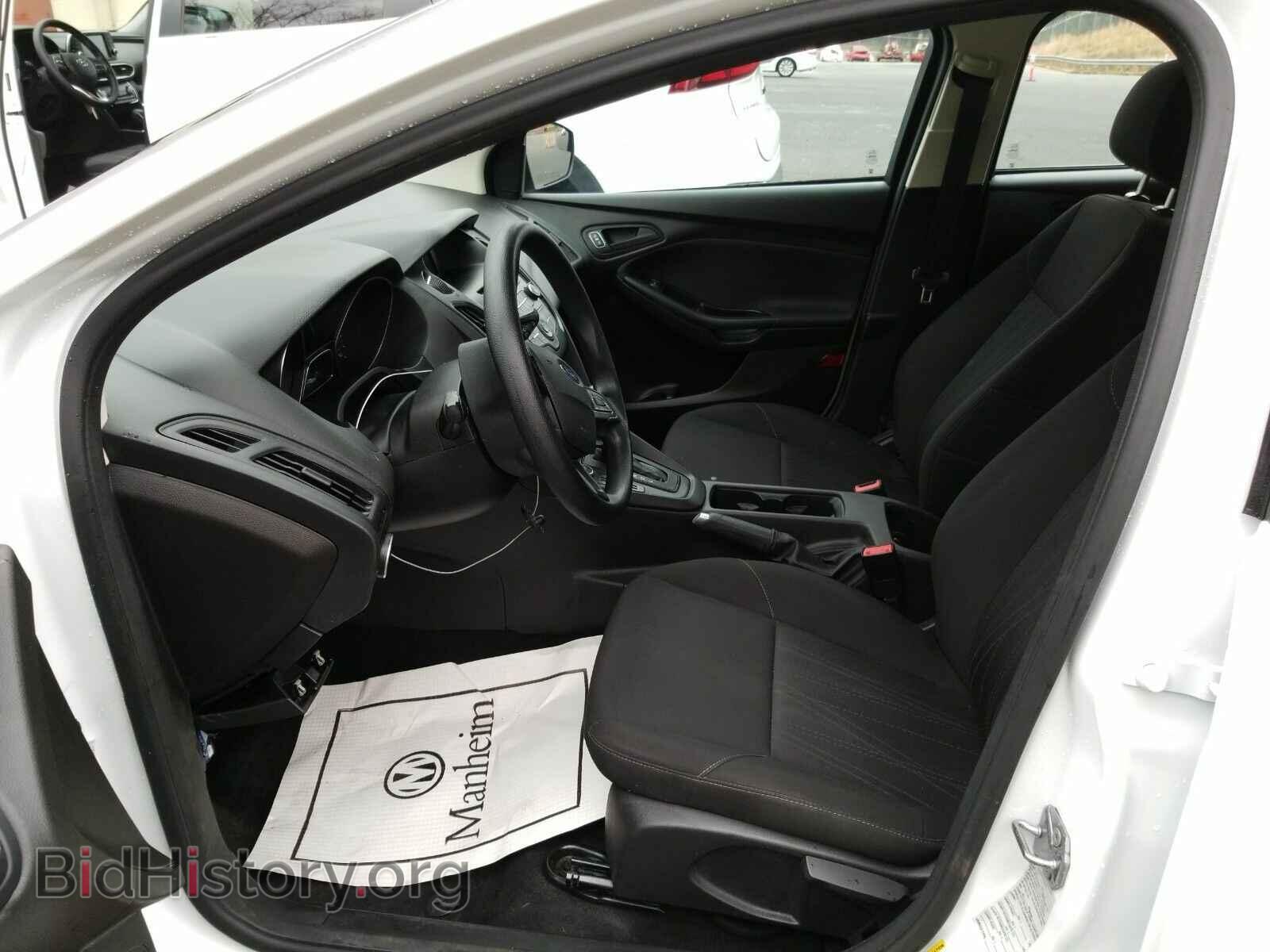2016 Ford Focus - VIN: 1FADP3E2XGL264575 - Photo 3