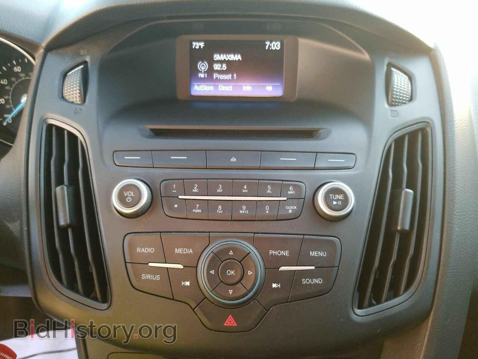 2016 Ford Focus - VIN: 1FADP3K22GL376856 - Photo 4