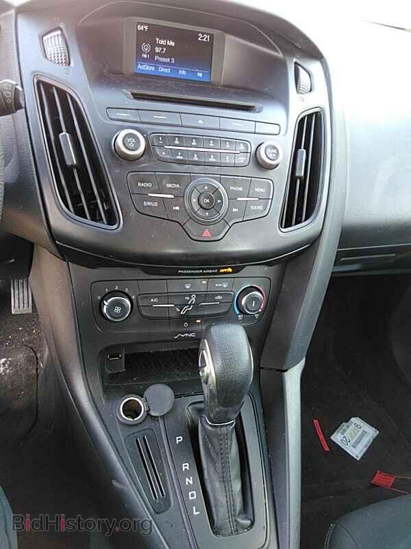 2017 Ford Focus - VIN: 1FADP3K24HL243291 - Фото 4