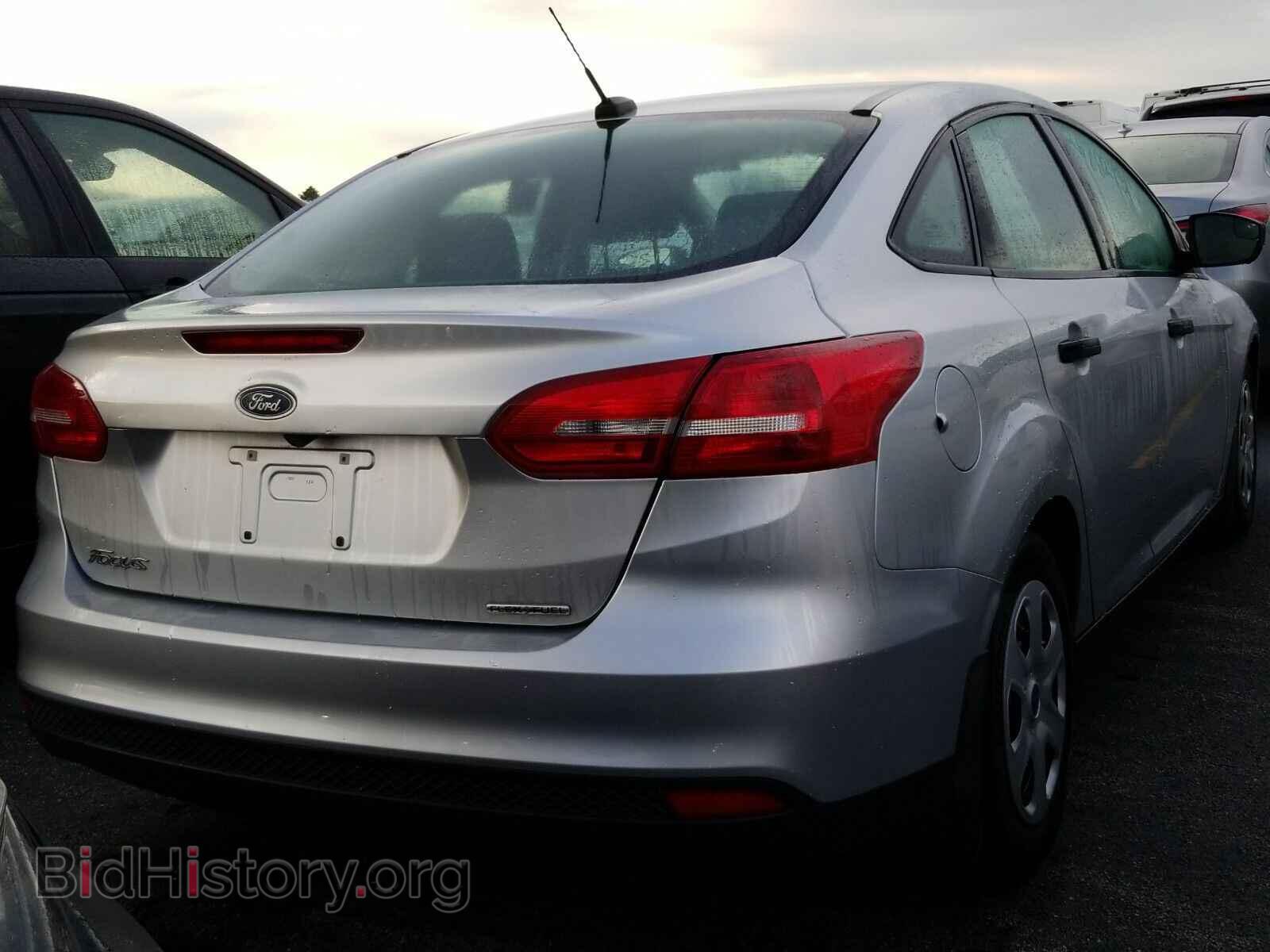 2016 Ford Focus - VIN: 1FADP3E22GL208095 - Photo 2