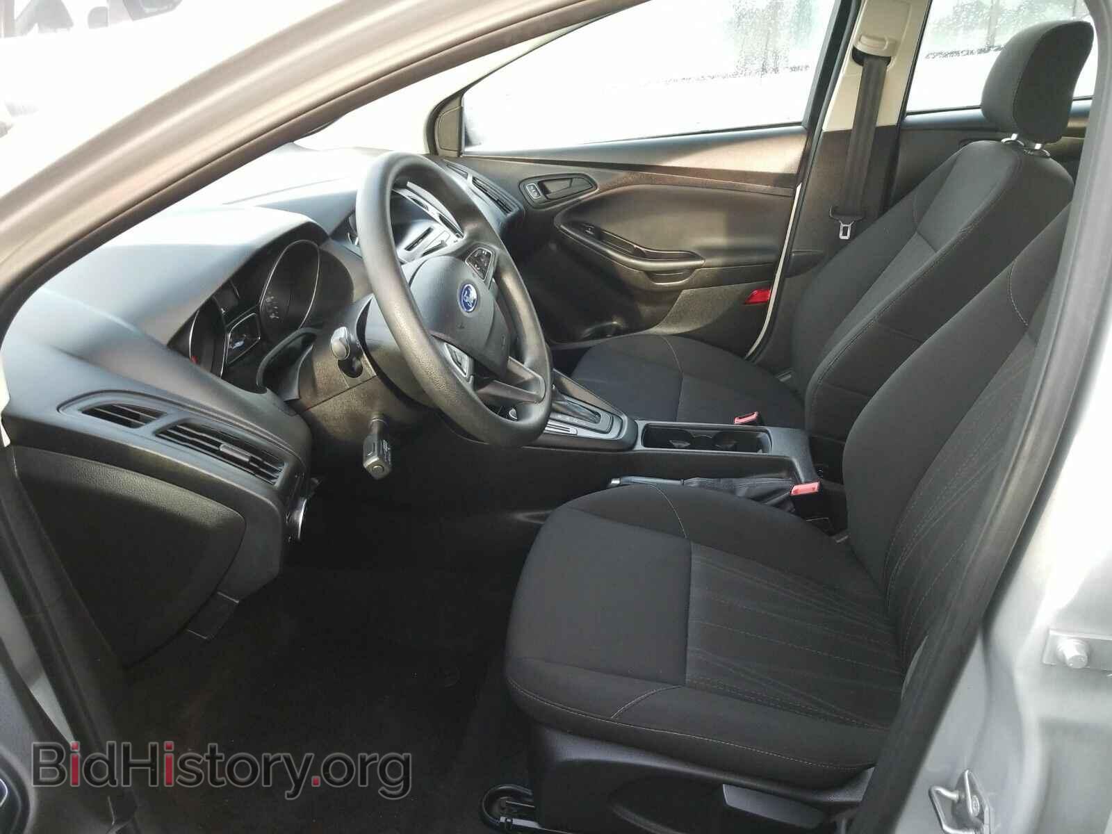 2016 Ford Focus - VIN: 1FADP3E22GL208095 - Photo 3